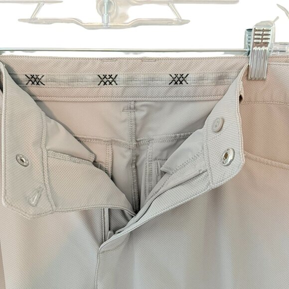 Rhone Mens Slim Fit Performance Shorts Beige Size 34 With Back & Front Pockets - Picture 3 of 6